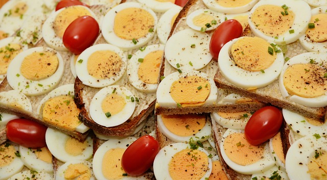 Gør morgenmaden til en fest - 5 kreative måder at bruge din æggeskærer på